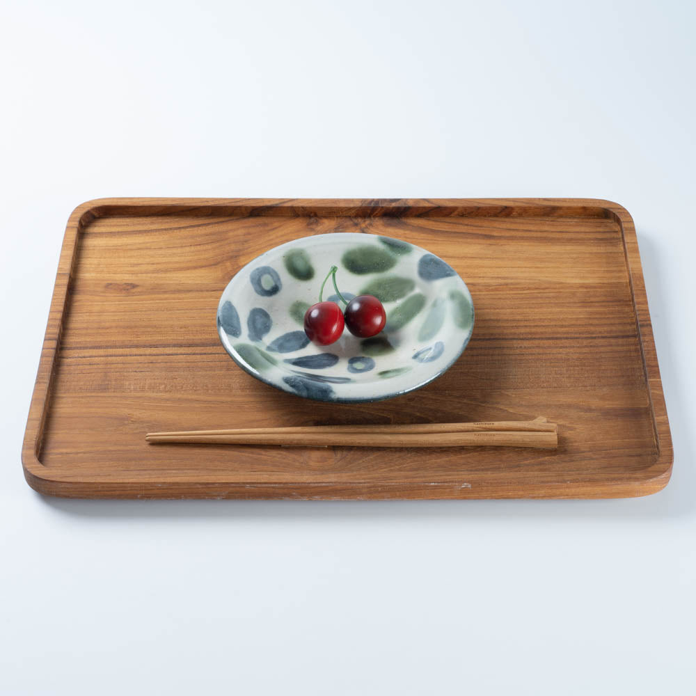 新品 青と緑の花模様 陶器の皿 直径約21cm やちむん 沖縄 陶芸 食器 新品 青と緑の花模様 陶器の皿 直径約21cm やちむん 沖縄 陶芸