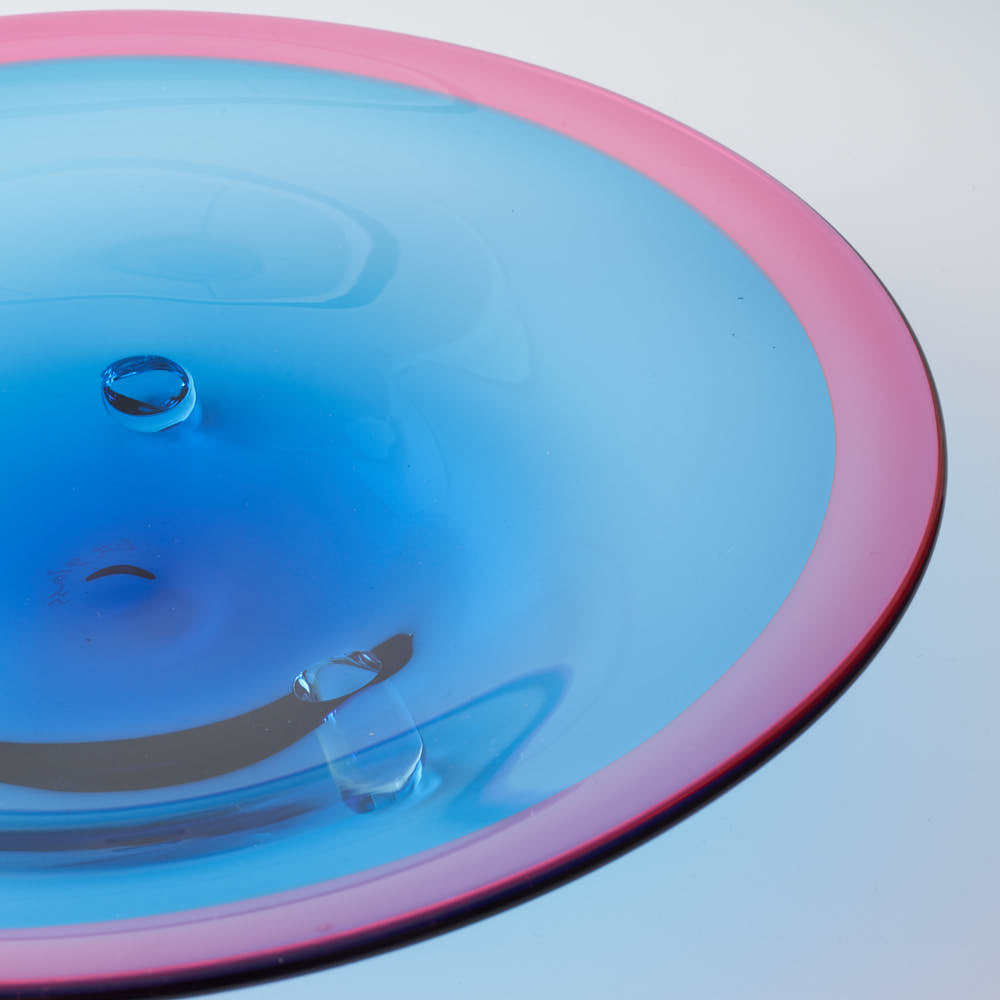 ガラス作家 梶原理恵子 三つ足バイカラープレート レッド×ブルー ガラス作家 梶原理恵子 ガラスもの