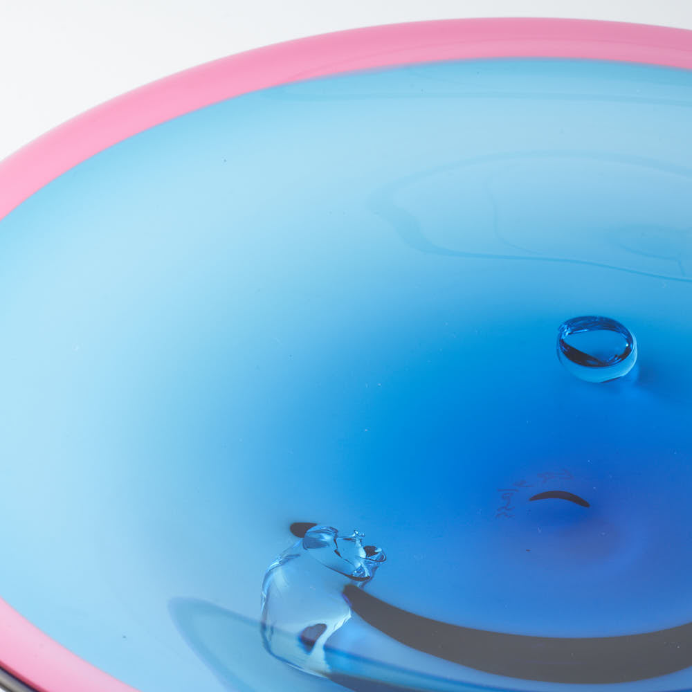 ガラス作家 梶原理恵子 三つ足バイカラープレート レッド×ブルー ガラス作家 梶原理恵子 ガラスもの