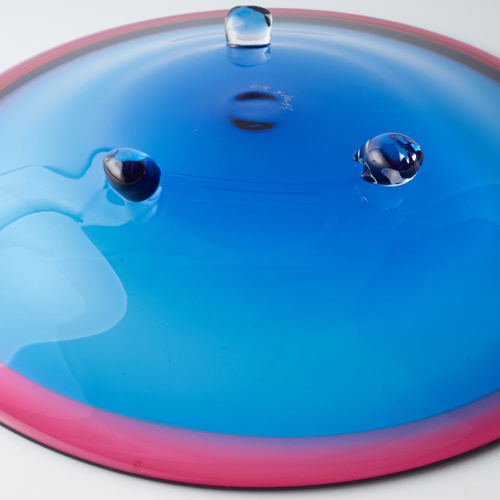 ガラス作家 梶原理恵子 三つ足バイカラープレート レッド×ブルー ガラス作家 梶原理恵子 ガラスもの