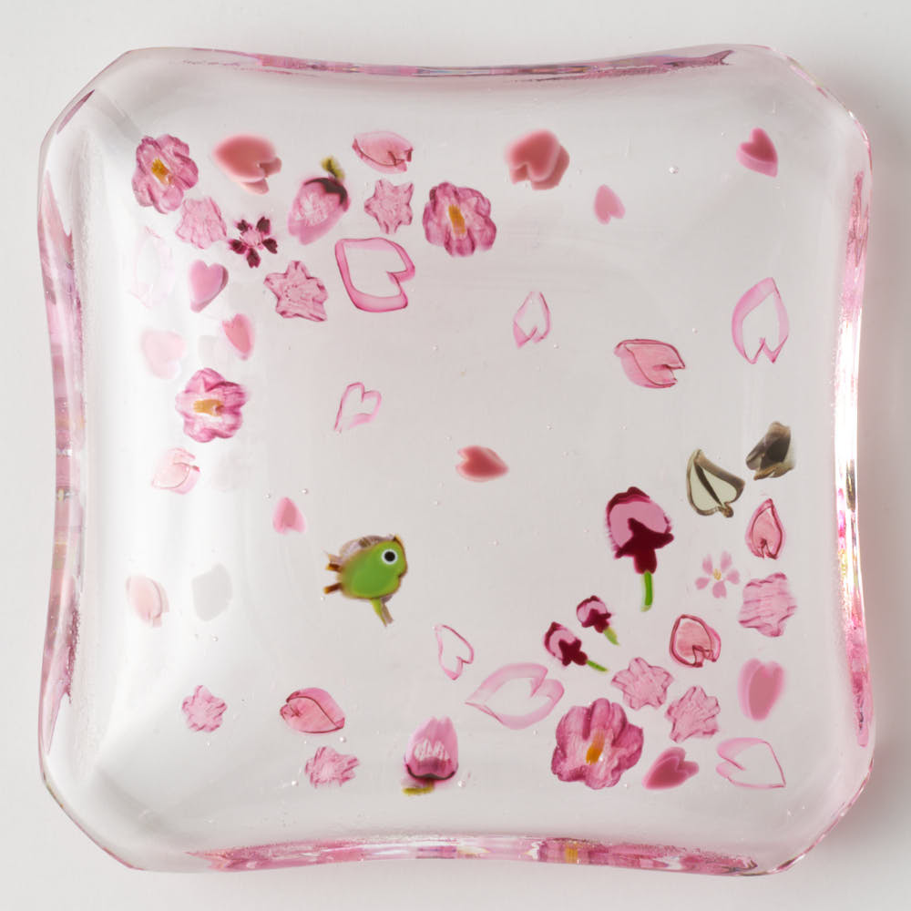 ガラス作家 三留  舞 桜咲く まめ皿 ガラス作家 三留舞 ガラスもの