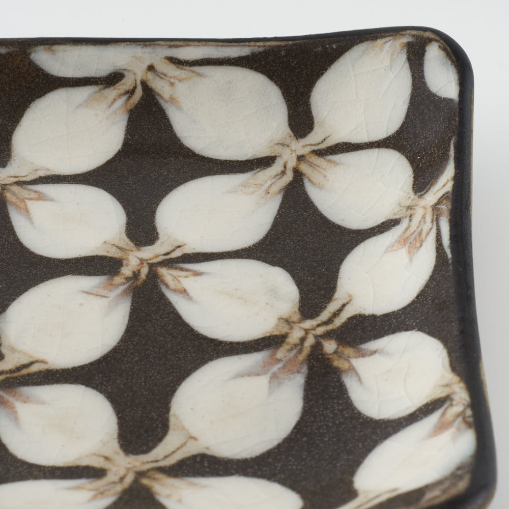 作家 園田空也 スリップウェア 角皿 白花 生楽陶苑 陶磁器作家もの