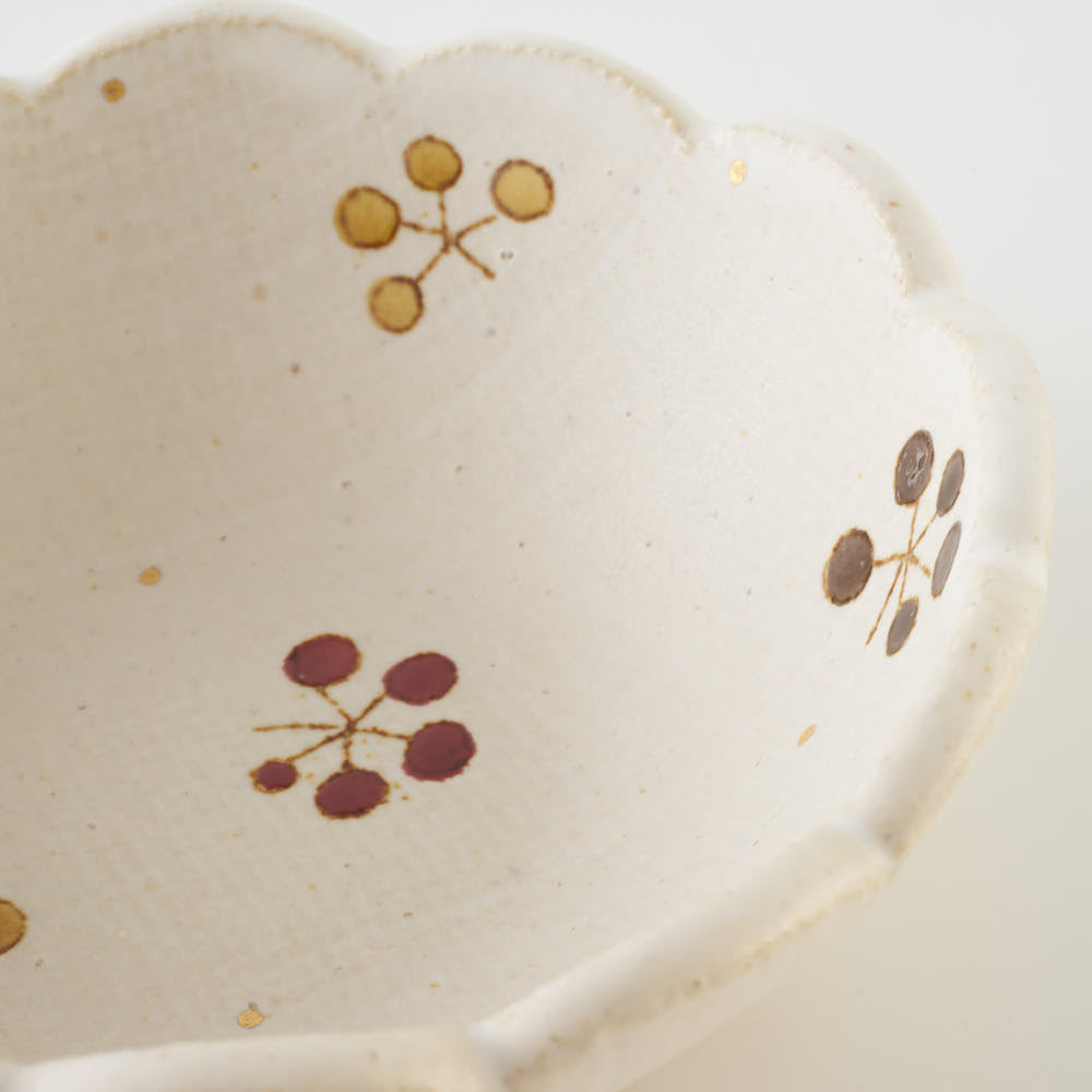 作家 岡洋美 赤い実紋花型豆鉢 作家 岡洋美 陶磁器作家もの