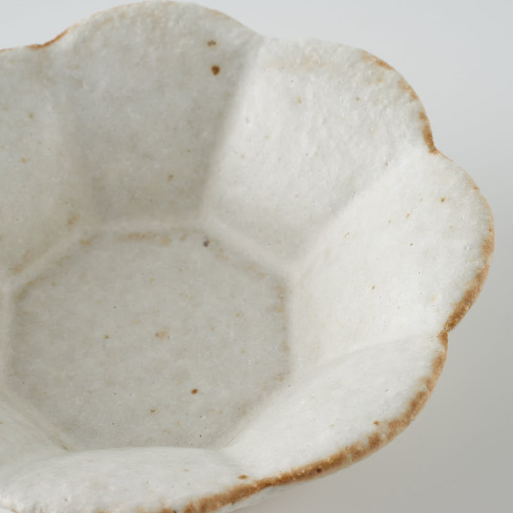 作家 青柳憲儀 白釉 輪花鉢(S) 作家 青柳憲儀 陶磁器作家もの