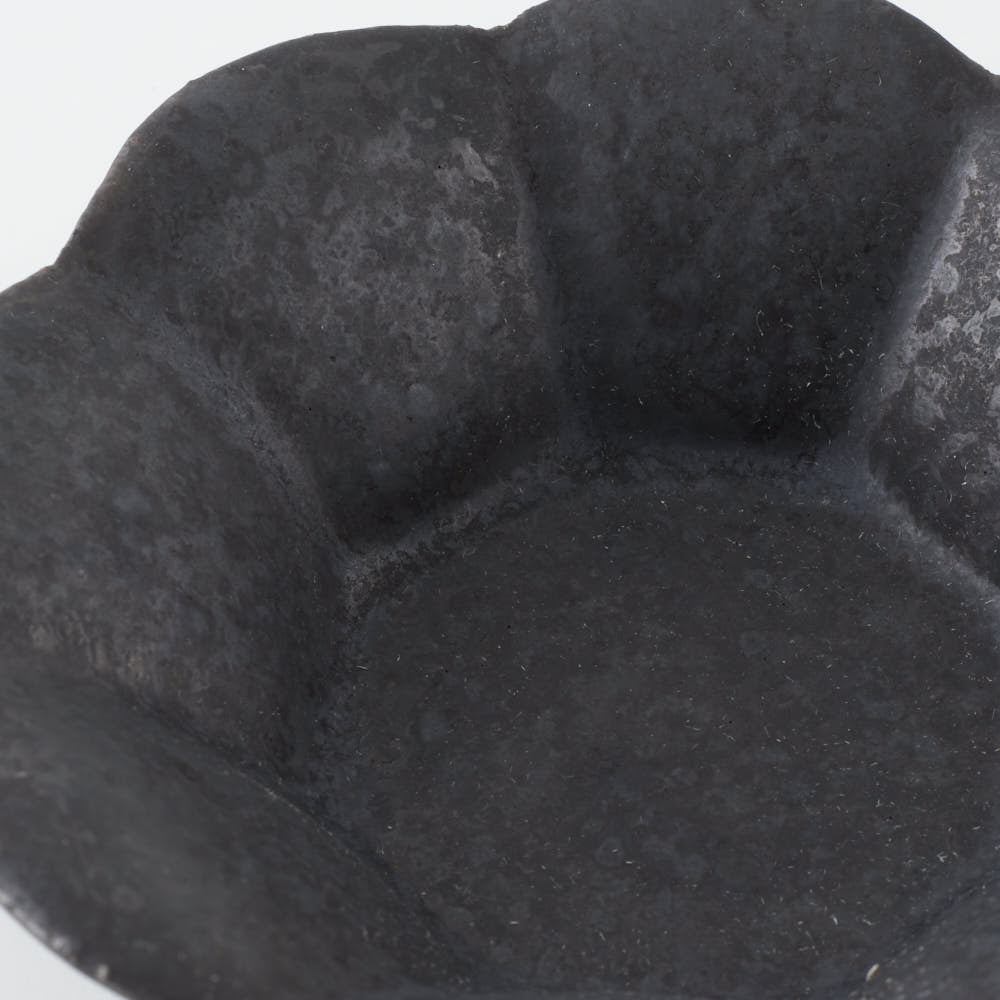 作家 青柳憲儀 黒釉 輪花鉢(S) 作家 青柳憲儀 陶磁器作家もの