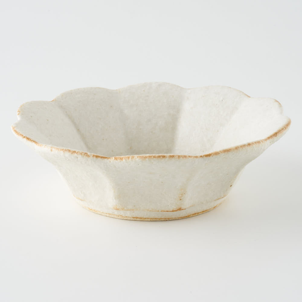 作家 青柳憲儀 白釉 輪花鉢（M） ¥2,200 大人の焼き物
