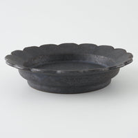 作家 青柳憲儀 黒釉 輪花5寸リム皿 作家 青柳憲儀 陶磁器作家もの