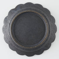 作家 青柳憲儀 黒釉 輪花5寸リム皿 作家 青柳憲儀 陶磁器作家もの