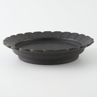 作家 青柳憲儀 黒釉 輪花8寸リム皿