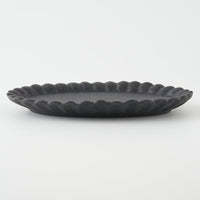 作家 青柳憲儀 黒釉 輪花楕円皿(S) 作家 青柳憲儀 陶磁器作家もの