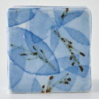 壮明窯 染付木の葉文角花入れ(小) 壮明窯 陶磁器作家もの