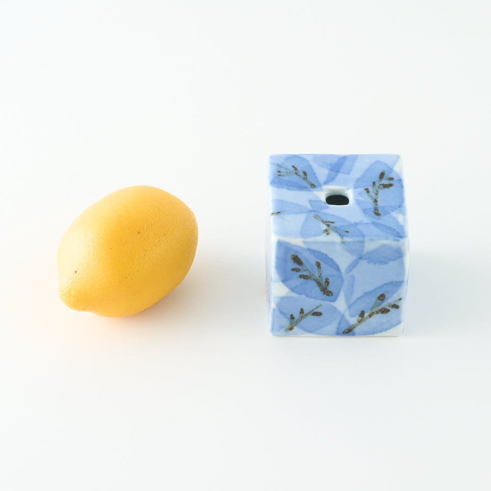 壮明窯 染付木の葉文角花入れ(小) 壮明窯 陶磁器作家もの