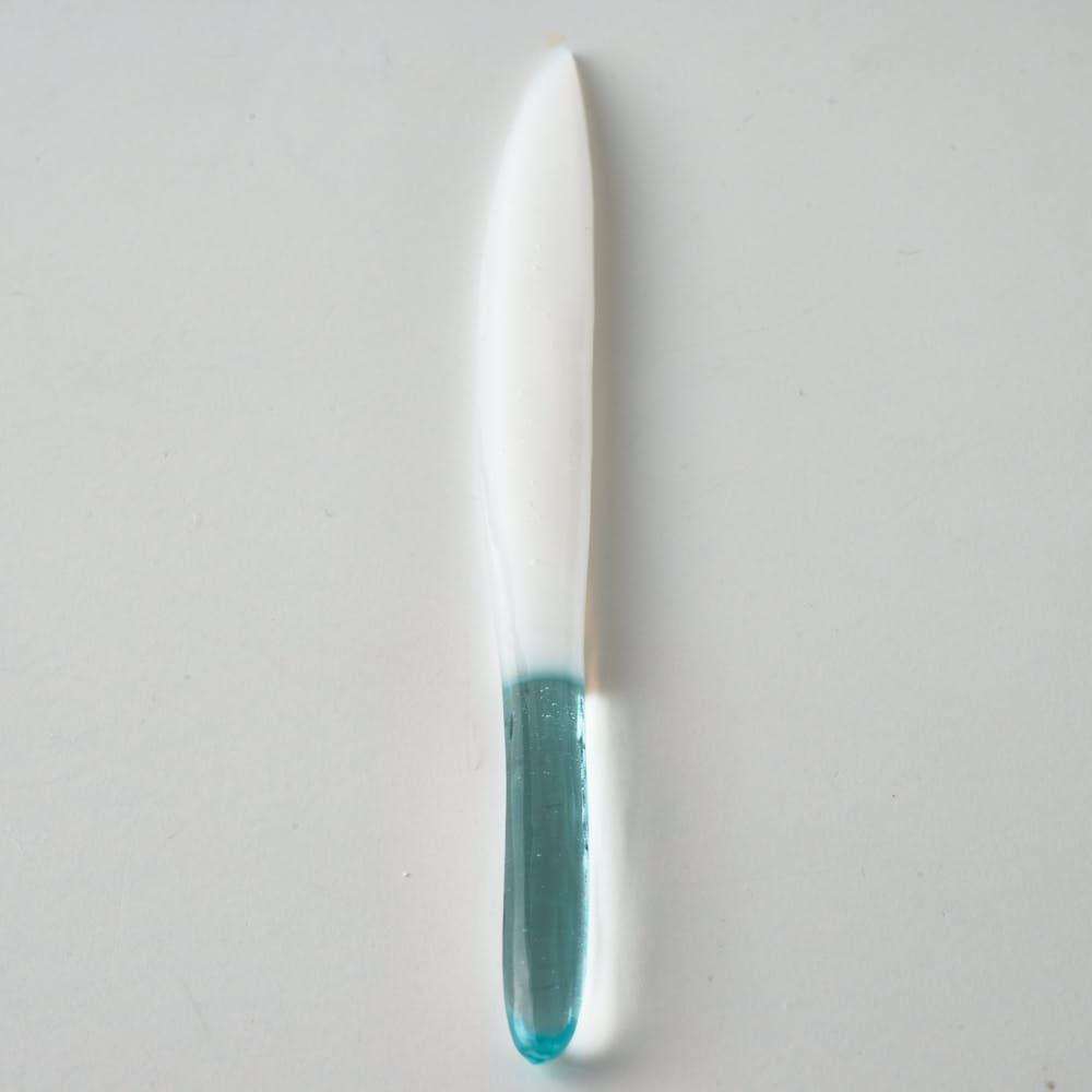 ガラス作家 佐々木翔子 硝子菓子切り ホワイト×ライトブルー ガラス作家 佐々木翔子 ガラスもの