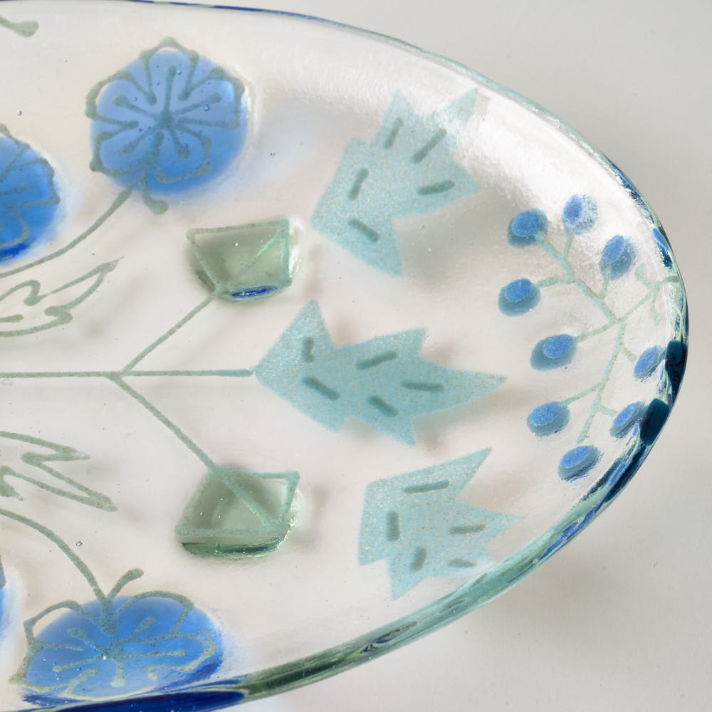 ガラス作家 沖知江子 植物紋 楕円皿 大 青 ガラス作家 沖知江子 ガラスもの