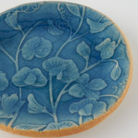 作家 タカハラユカ 押花豆皿 royal blue 作家 タカハラユカ 陶磁器作家もの