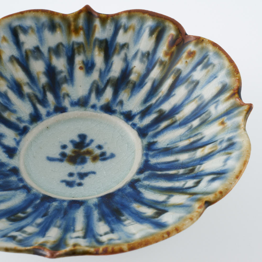 砥部焼 陶房遊 輪花平鉢(小) 錆青