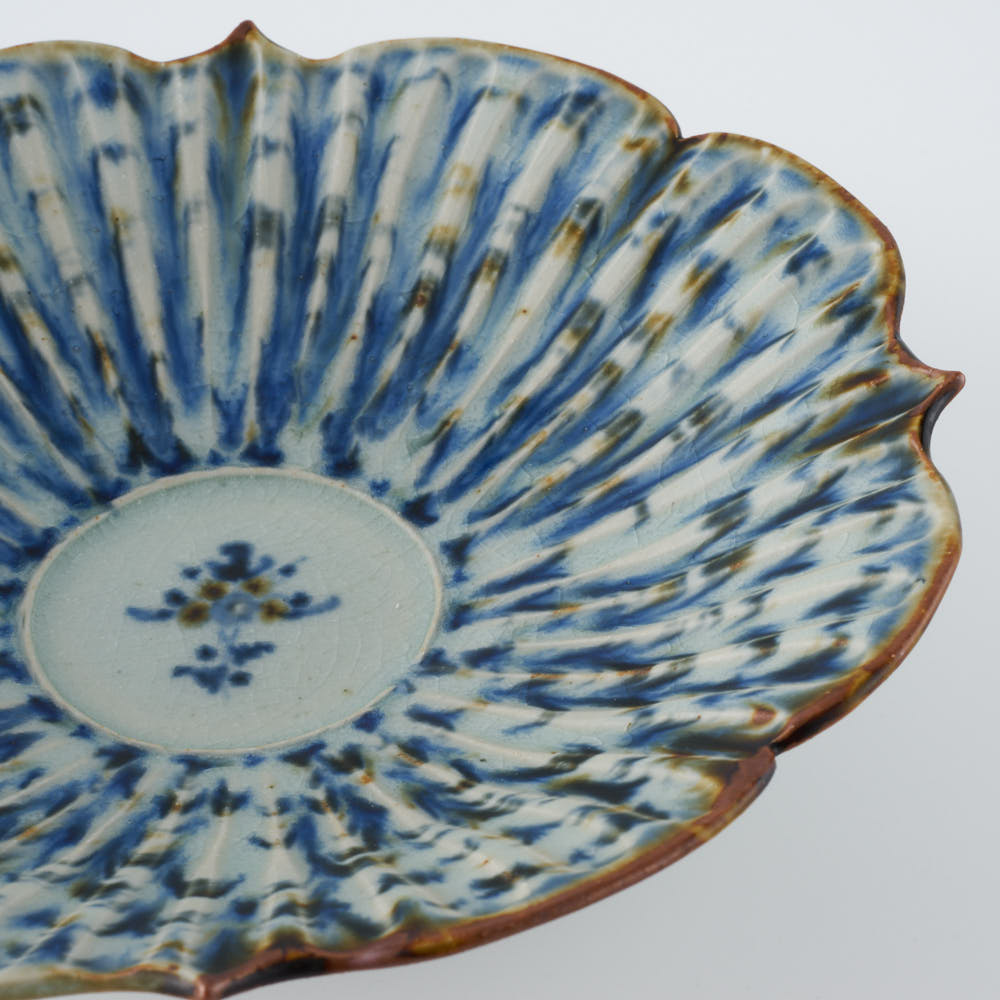 砥部焼 陶房遊 輪花平鉢(大) 錆青