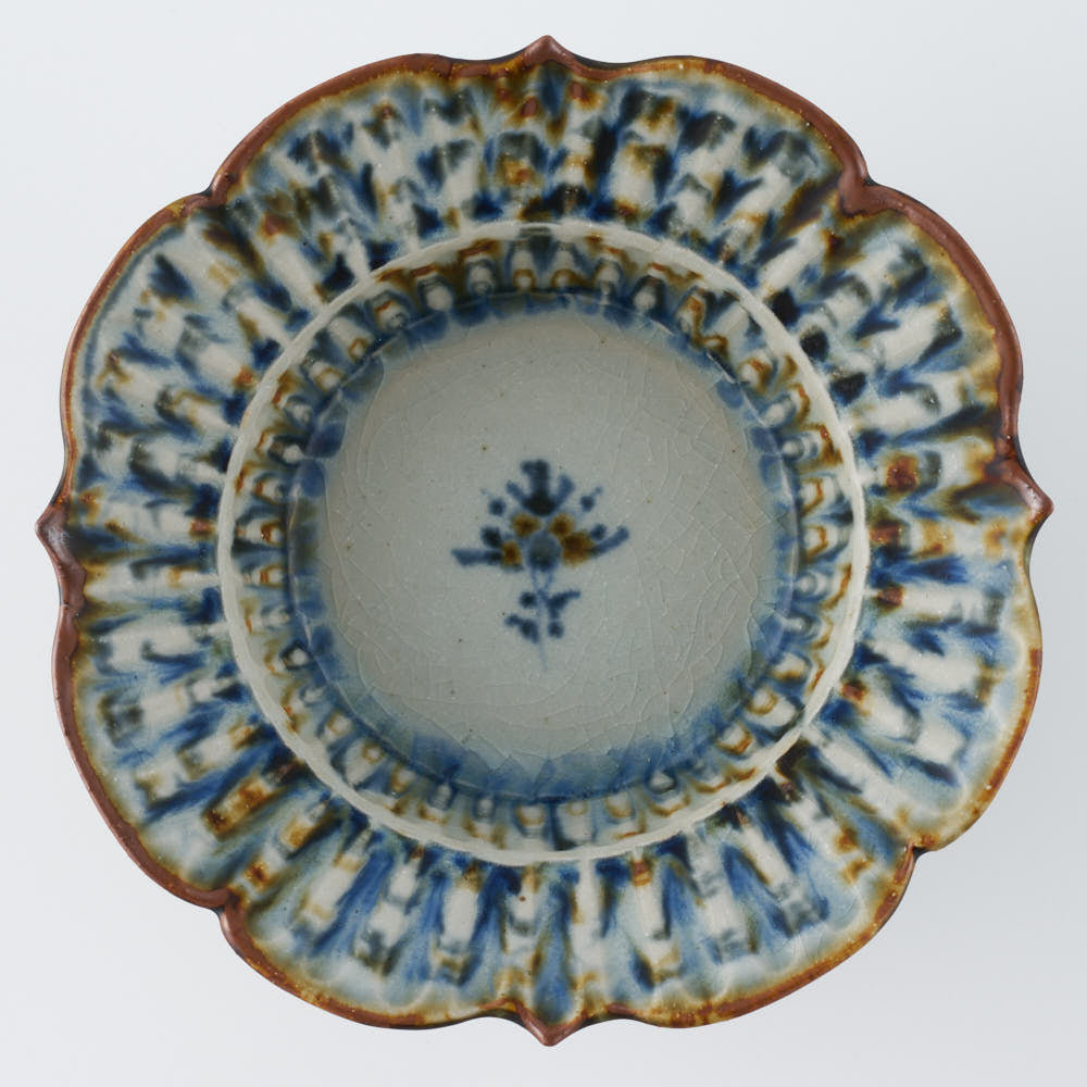 砥部焼 陶房遊 輪花しのぎ深鉢(小) 錆青