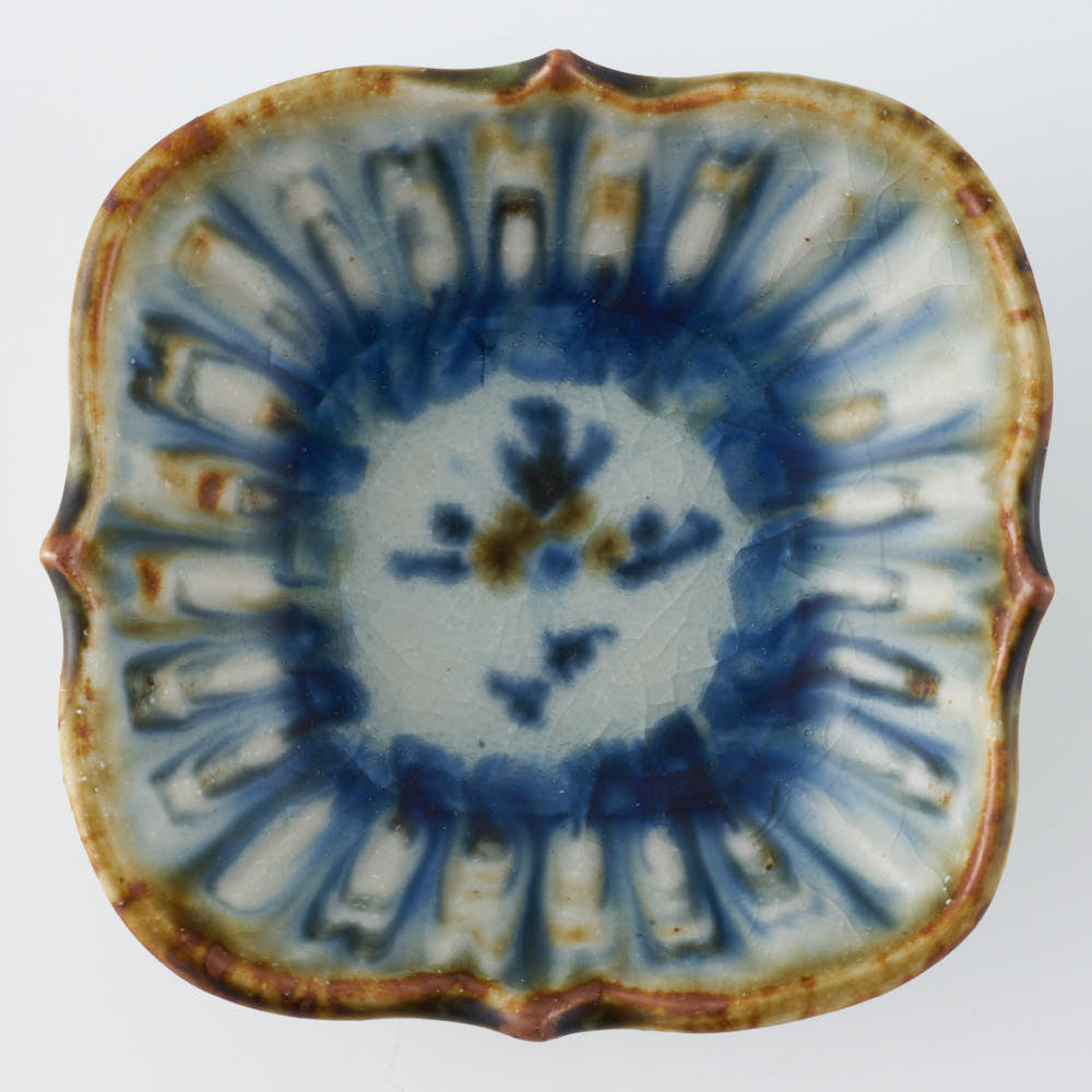 砥部焼 陶房遊 輪花角鉢(豆)錆青