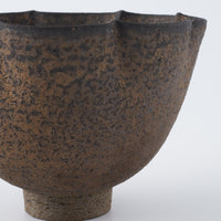 作家 冨部咲喜子 鉄釉輪花小鉢(深)