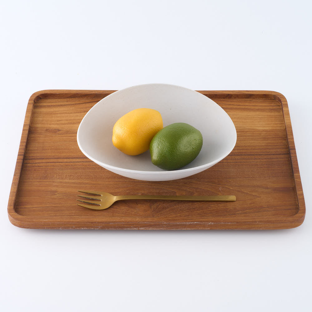 【きれいめファッション51選】上品さと清潔感をキープし 作家 児玉修治 大人の焼き物 ¥5,500 カンヴァス たわみbowl 皿・プレート