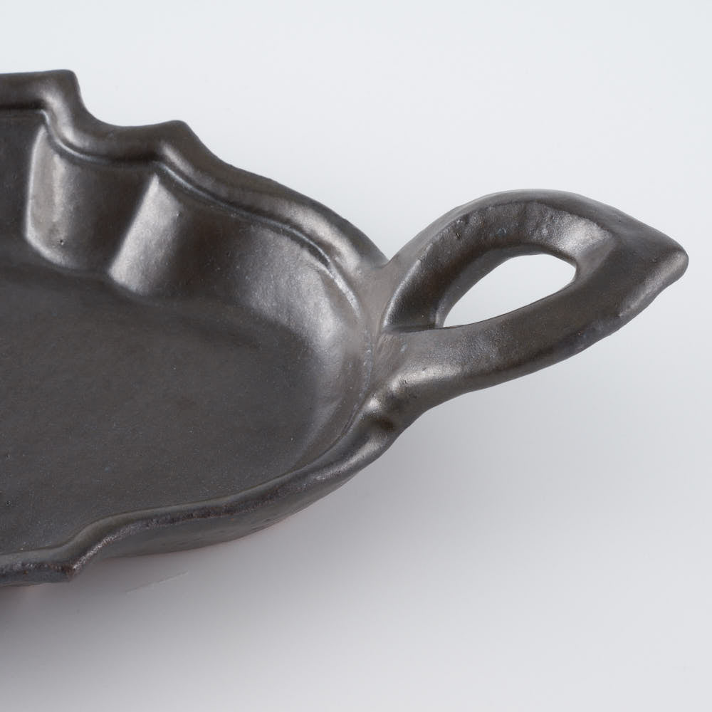 作家 古角志奈帆 トンガリ取手フリル長皿 matt black 作家 古角志奈帆 陶磁器作家もの