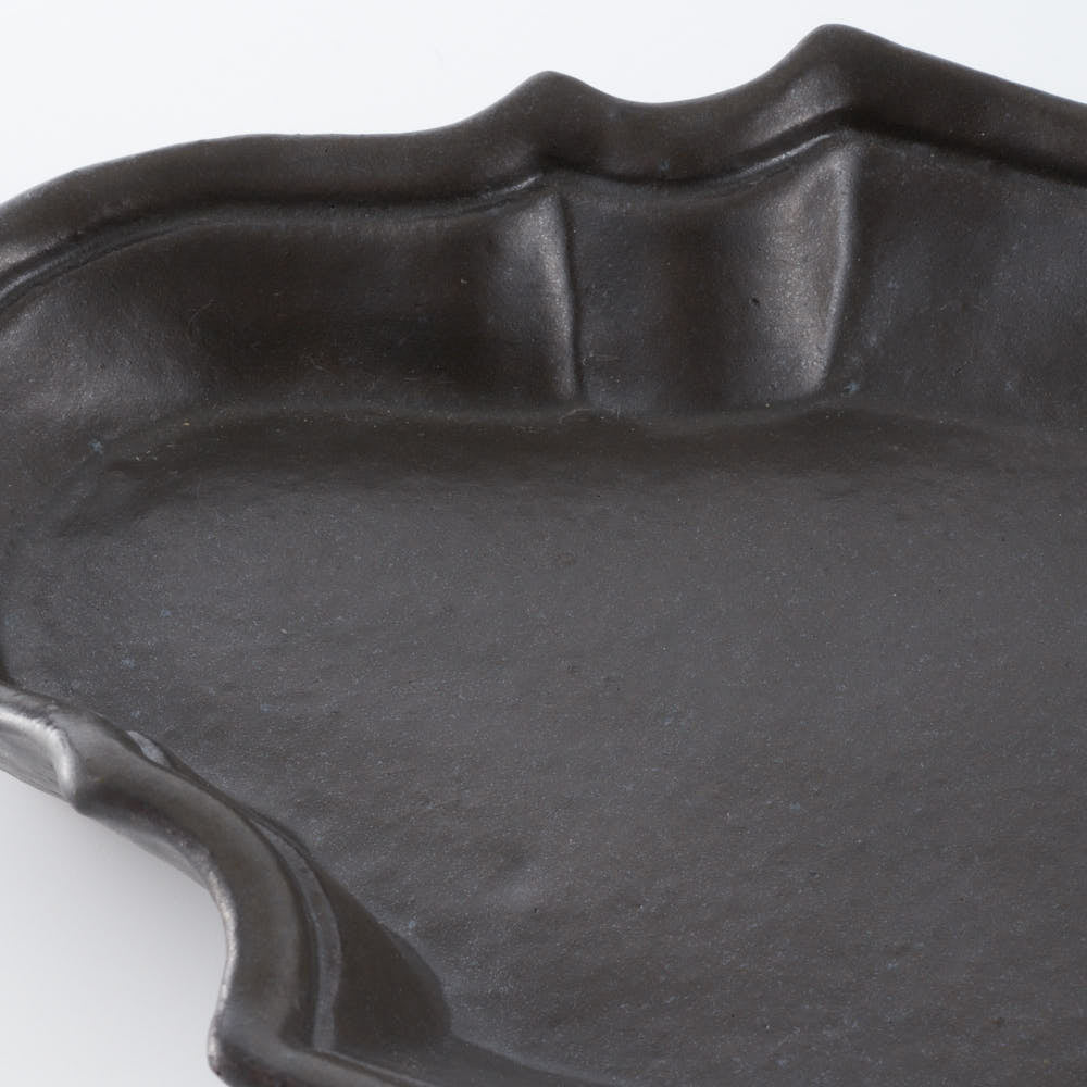 作家 古角志奈帆 トンガリ取手フリル長皿 matt black 作家 古角志奈帆 陶磁器作家もの