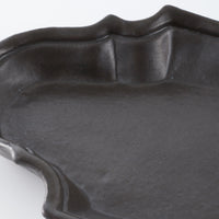 作家 古角志奈帆 トンガリ取手フリル長皿 matt black 作家 古角志奈帆 陶磁器作家もの