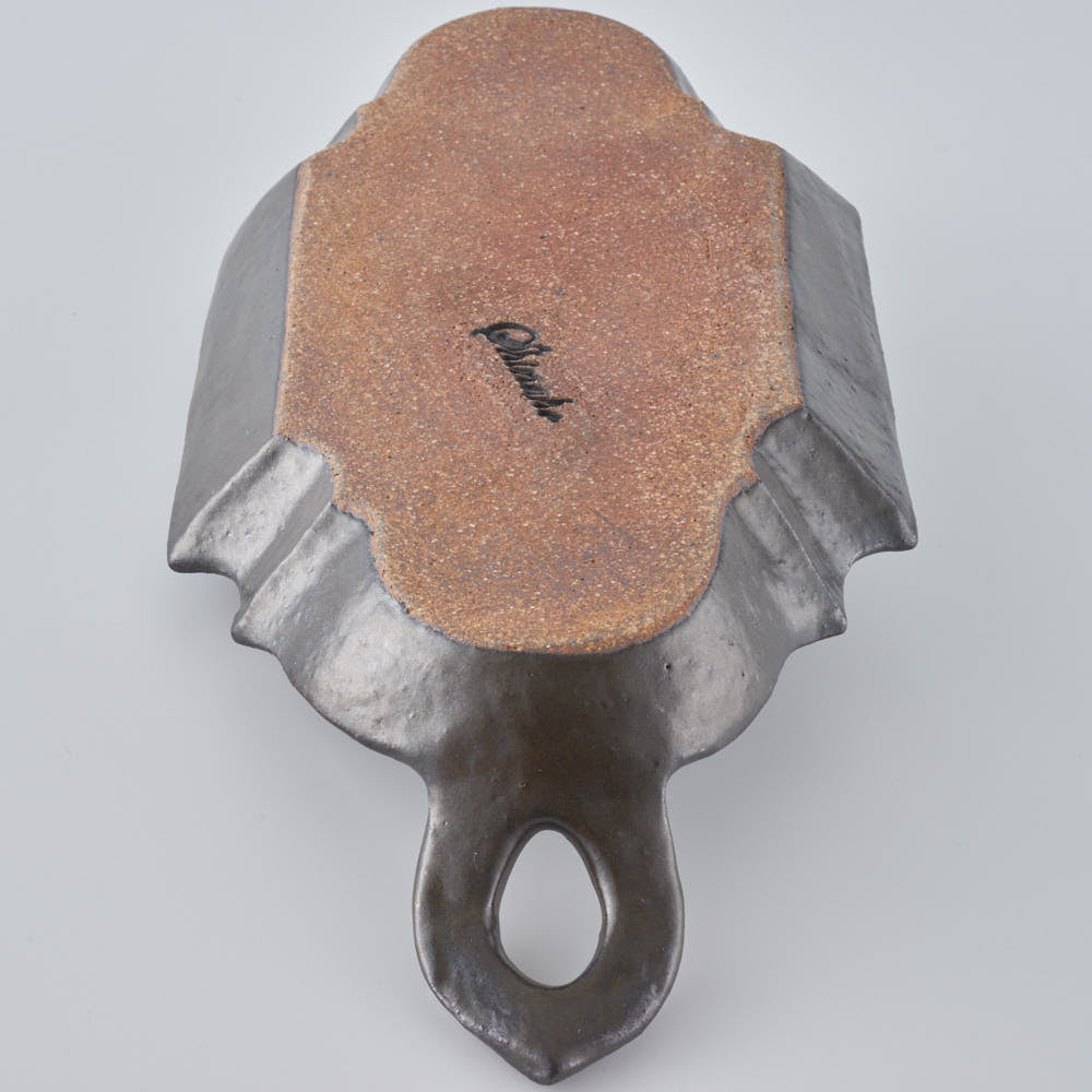 作家 古角志奈帆 トンガリ取手フリル長皿 matt black 作家 古角志奈帆 陶磁器作家もの