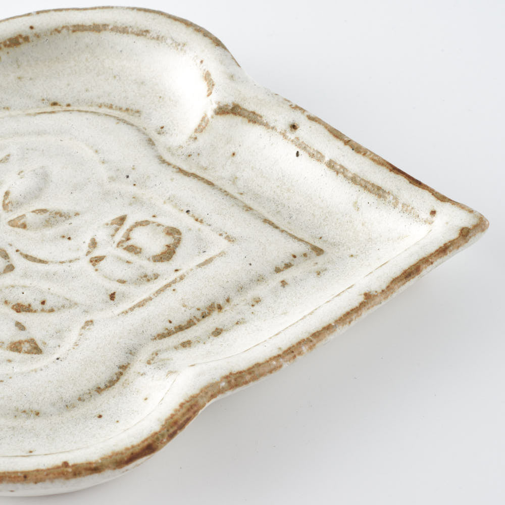 作家 古角志奈帆 クリスマスローズ文小皿 white brown 作家 古角志奈帆 陶磁器作家もの