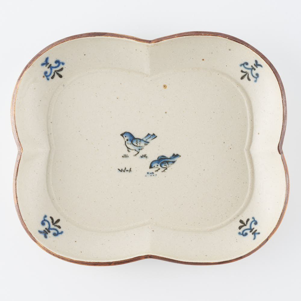✨新品☆海外作家品、絵皿、裏側に作家名入り 作家 中西申幸 鳥遊戯画 四つ葉絵皿（大） ¥5,500 大人の焼き物