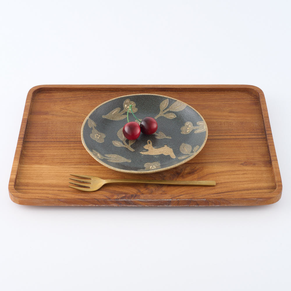 作家 田中遼馬 丸プレート175mm/花柄ウサギ/重ねネイビー