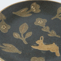 作家 田中遼馬 丸プレート175mm/花柄ウサギ/重ねネイビー