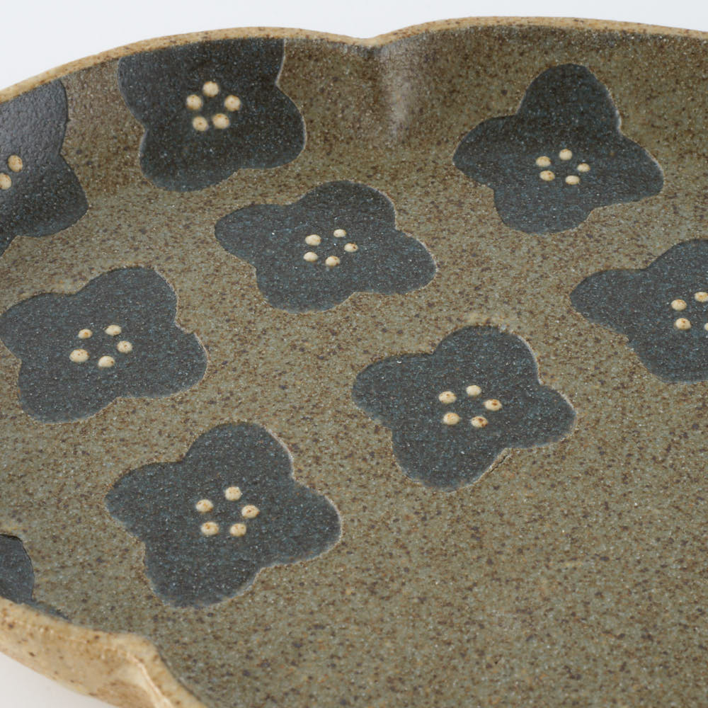 作家 田中遼馬 長よつは皿/花紋様シロクマ/重ねスモークブルー