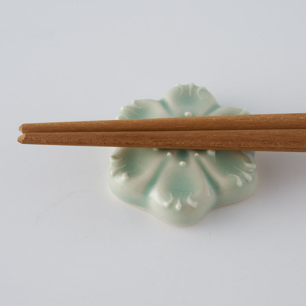 作家 佐藤美季 箸置き(グリーン) ¥1,100 大人の焼き物