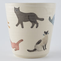 作家 大場紀穂子 ねこいっぱいのマグ