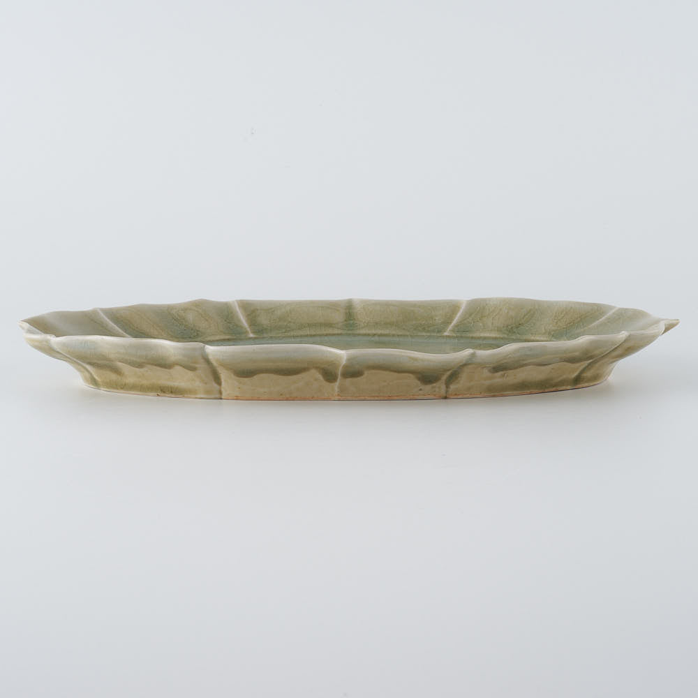 作家 宮田竜司 灰釉 稜花楕円皿 ¥5,500 大人の焼き物