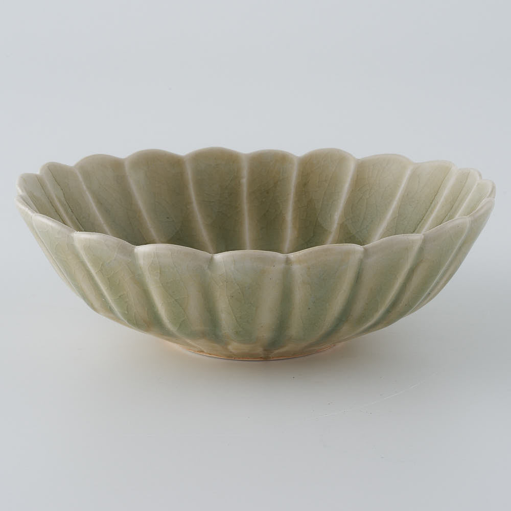 作家 宮田竜司 灰釉 輪花楕円小鉢 ¥3,080 大人の焼き物