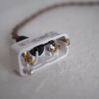 作家 鯨井円美 照明 群青