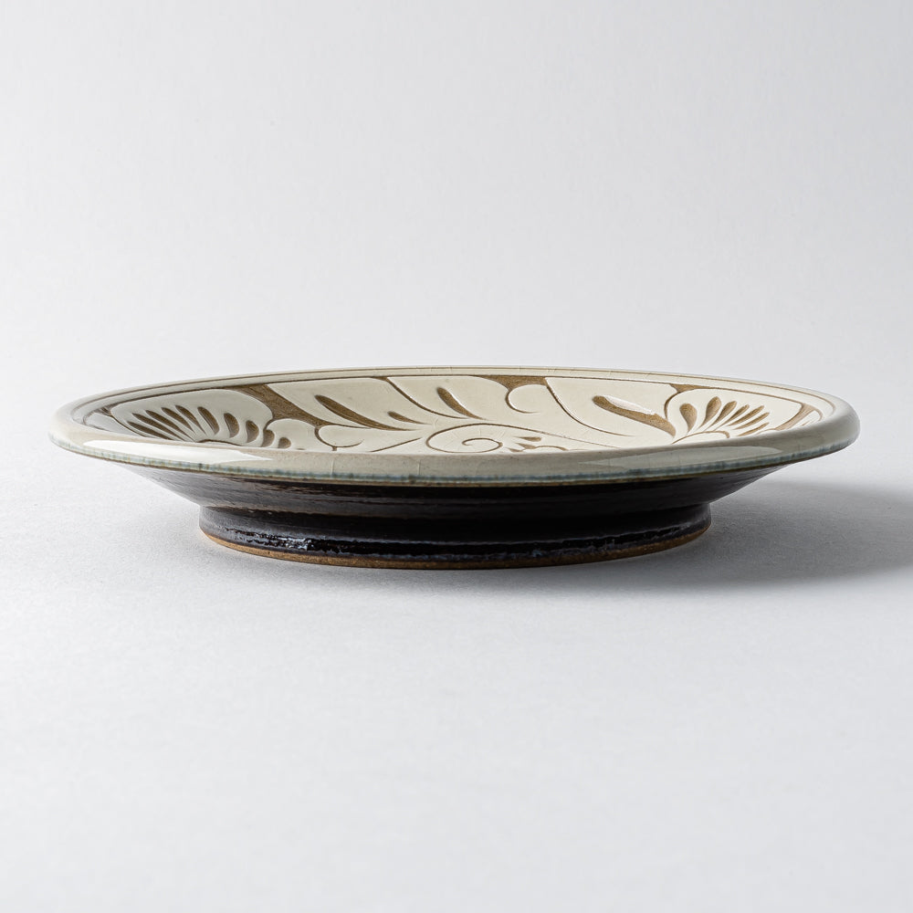 やちむん 育陶園 唐草線彫 5寸皿 白唐草 やちむん 育陶園 やちむん