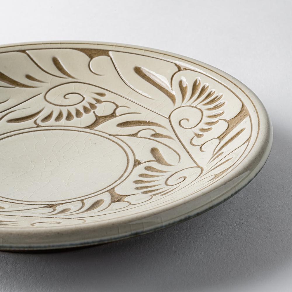 やちむん 育陶園 唐草線彫 5寸皿 白唐草 やちむん 育陶園 やちむん