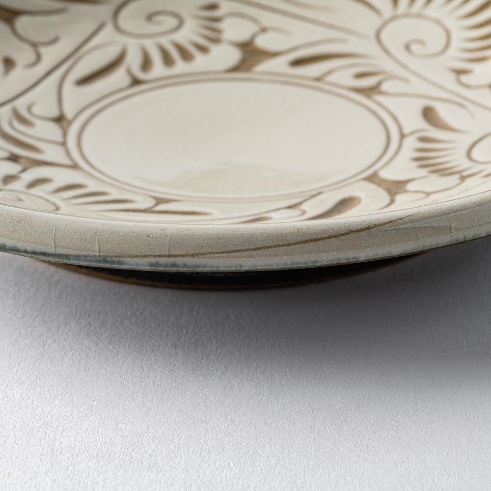 やちむん 育陶園 唐草線彫 5寸皿 白唐草 やちむん 育陶園 やちむん