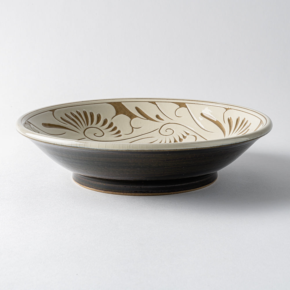 やちむん 育陶園 唐草線彫 7寸皿 白唐草 やちむん 育陶園 やちむん