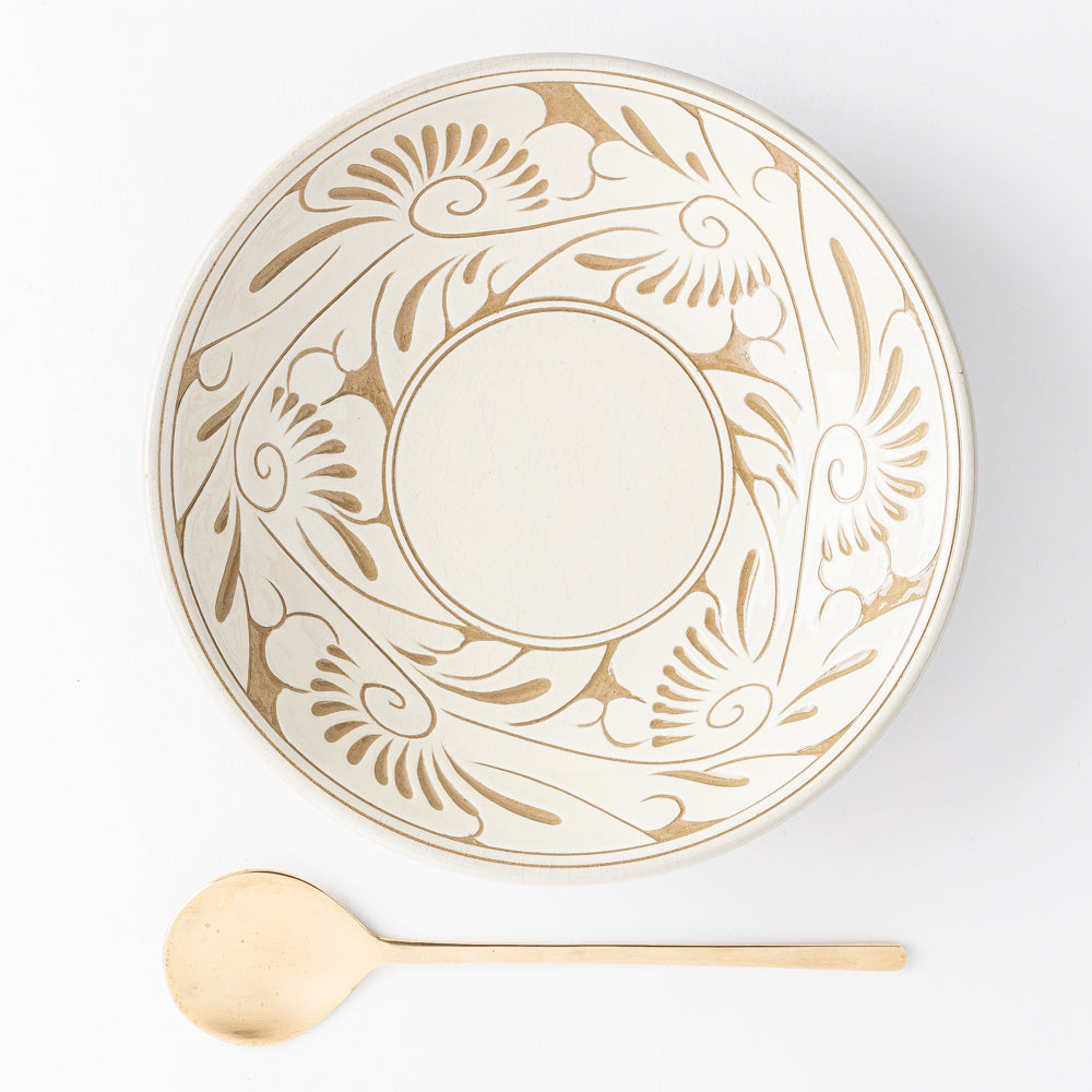 やちむん 育陶園 唐草線彫 7寸皿 白唐草 やちむん 育陶園 やちむん