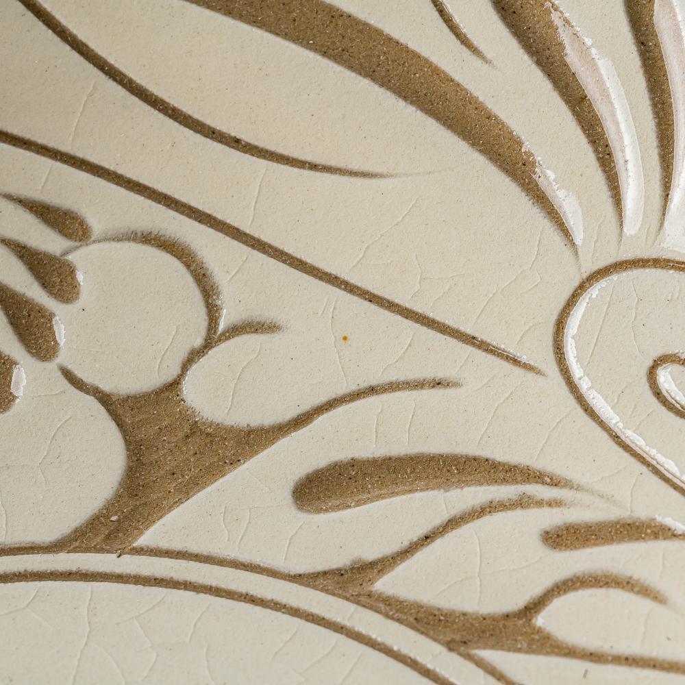 やちむん 育陶園 唐草線彫 7寸皿 白唐草 やちむん 育陶園 やちむん