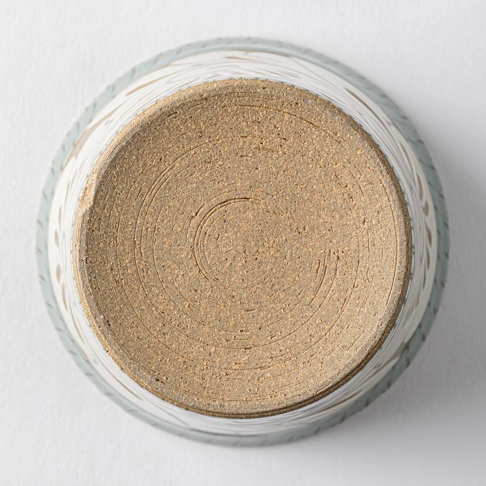 やちむん 育陶園 唐草線彫 フリーカップ中 緑釉唐草白抜 やちむん 育陶園 やちむん