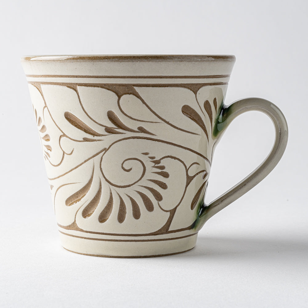 やちむん 育陶園 唐草線彫 マグカップ小 白唐草 やちむん 育陶園 やちむん