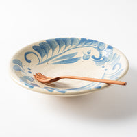 やちむん工房 與那嶺 唐草染付 7寸皿 パステルシリーズ(水色) やちむん工房 與那嶺 やちむん