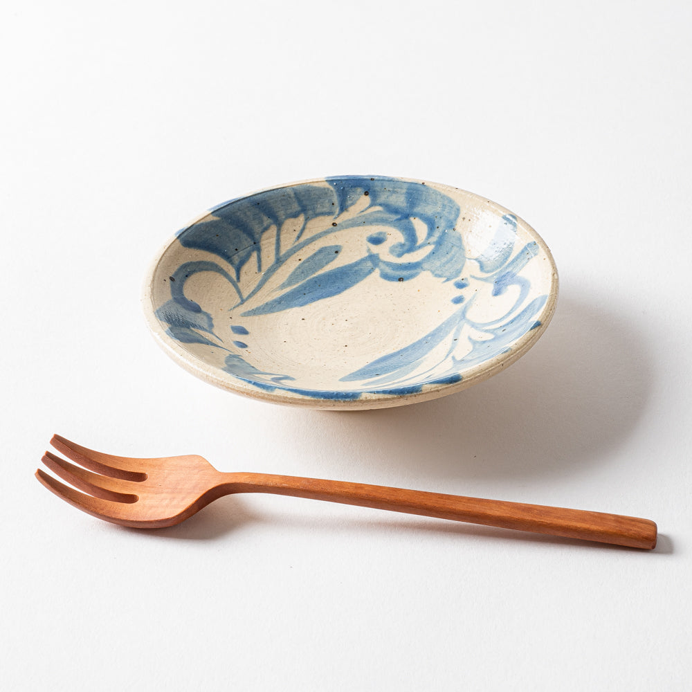 やちむん工房 與那嶺 唐草染付 4寸皿 パステルシリーズ(水色) やちむん工房 與那嶺 やちむん