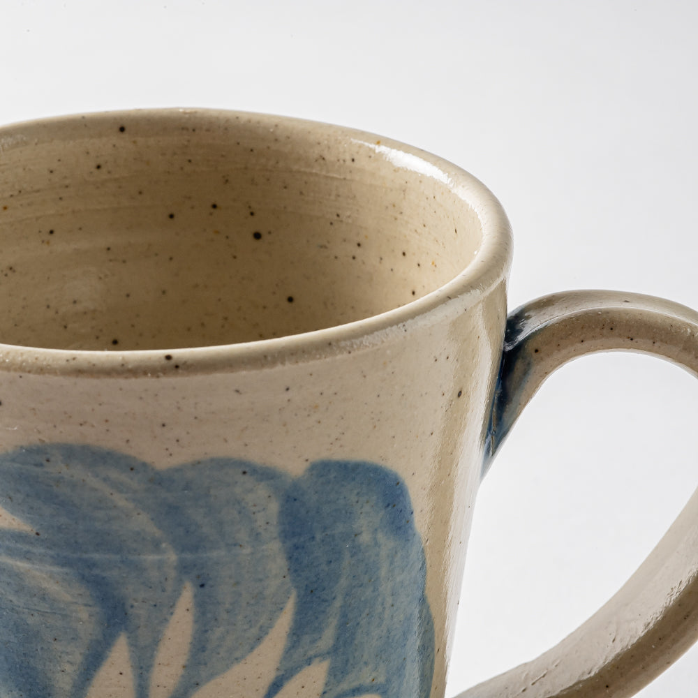 やちむん工房 與那嶺 唐草染付 マグカップ パステルシリーズ(水色) やちむん工房 與那嶺 やちむん